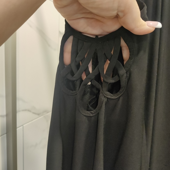 Cold shoulder dress - Picture 3 of 4